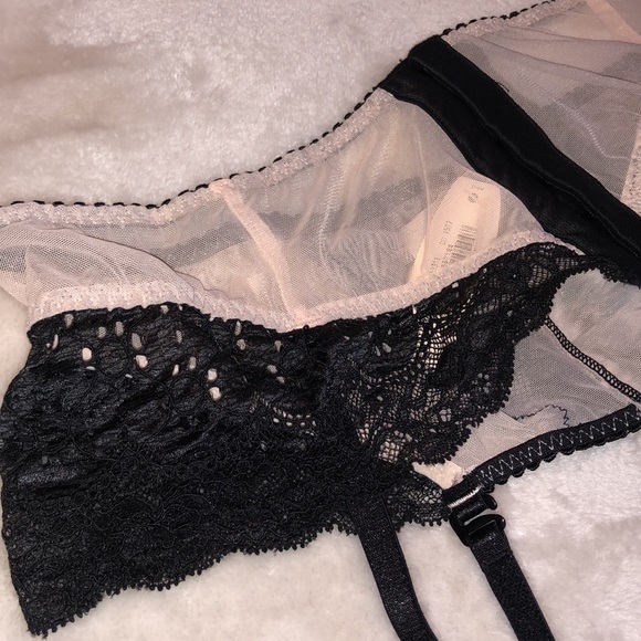 NWT Victoria’s Secret Light Pink & Black Lace Mesh Garter Belt/Skirt - Size M/L - Picture 8 of 8